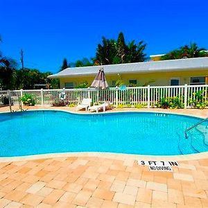 Twin Palms At Siesta